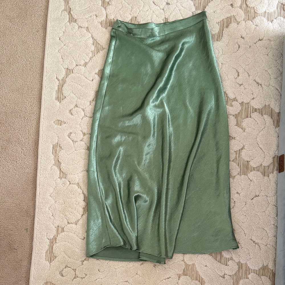 Medium satin midi skirt